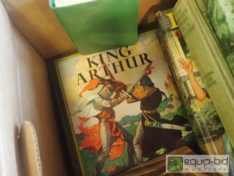lot 2744 image: Large Lot of Classic Collectable Books