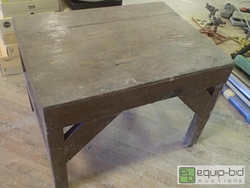 lot 2748 image: Custom Made Side Table