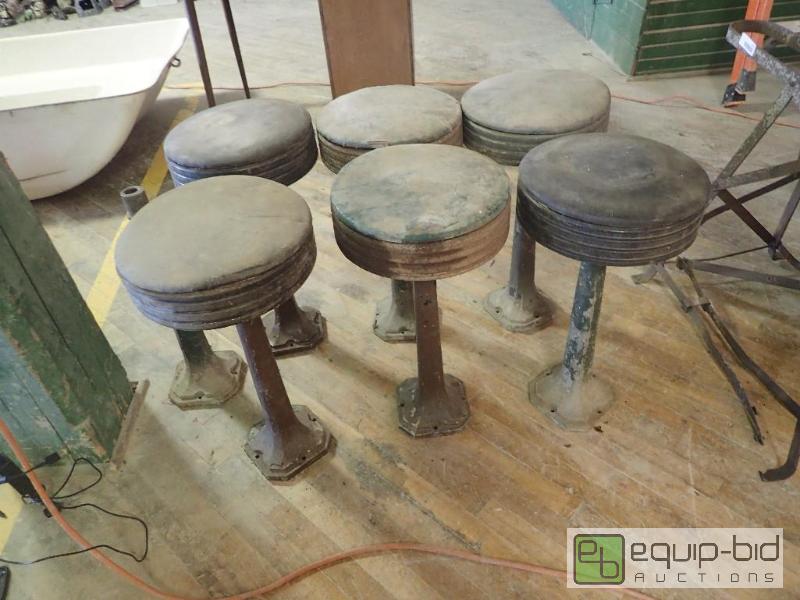 lot 2754 image: (6) Vintage Bar Stools w Metal Base