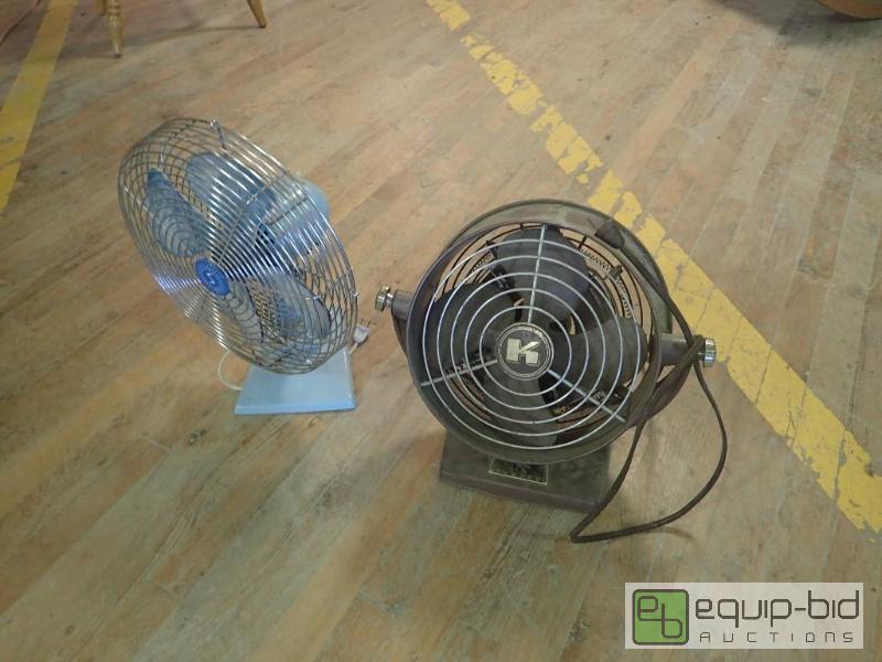 lot 2756 image: Vintage Floor Fan Heater w Cooling Fan