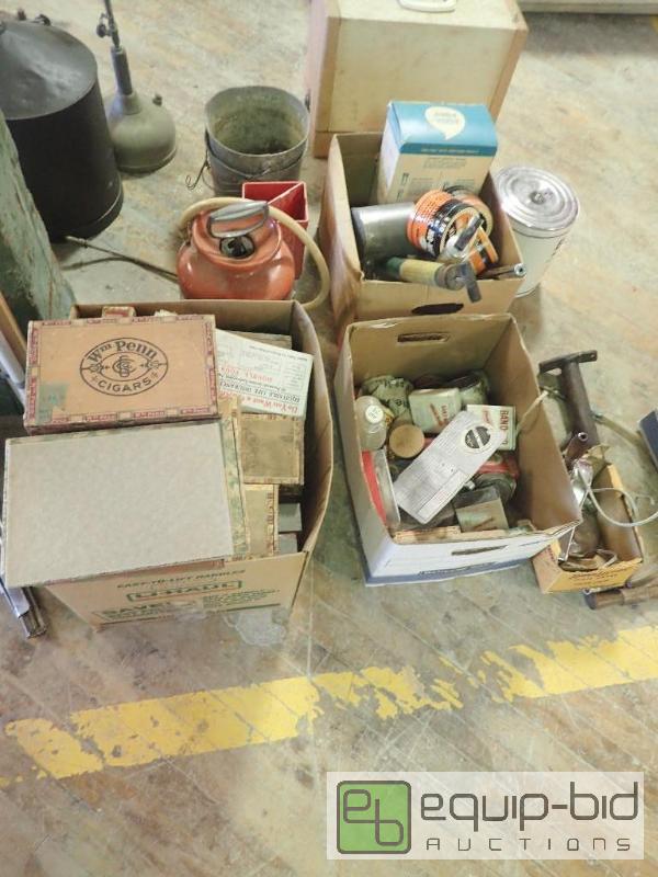 lot 2757 image: Large Lot Of Vintage Goods