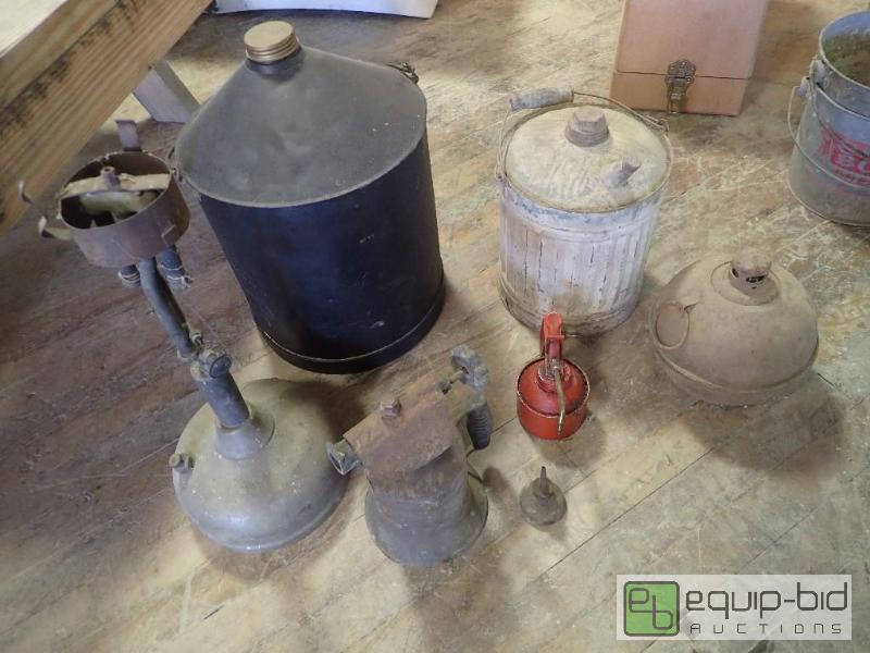 lot 2758 image: Lot Of Vintage Containers