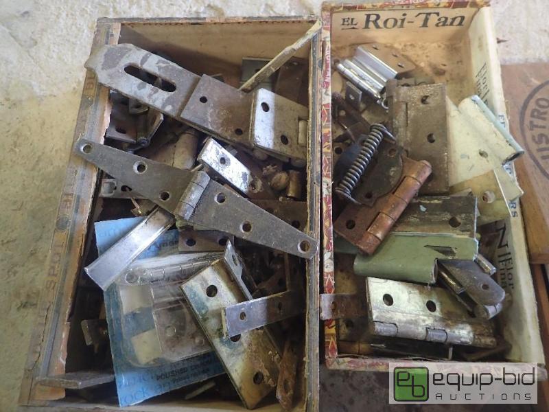 lot 2765 image: Large Lot of Misc Vintage Goods And More