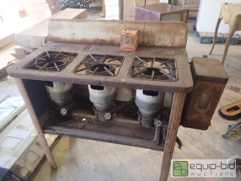 lot 2772 image: Vintage 3 Burner Fuel Stove