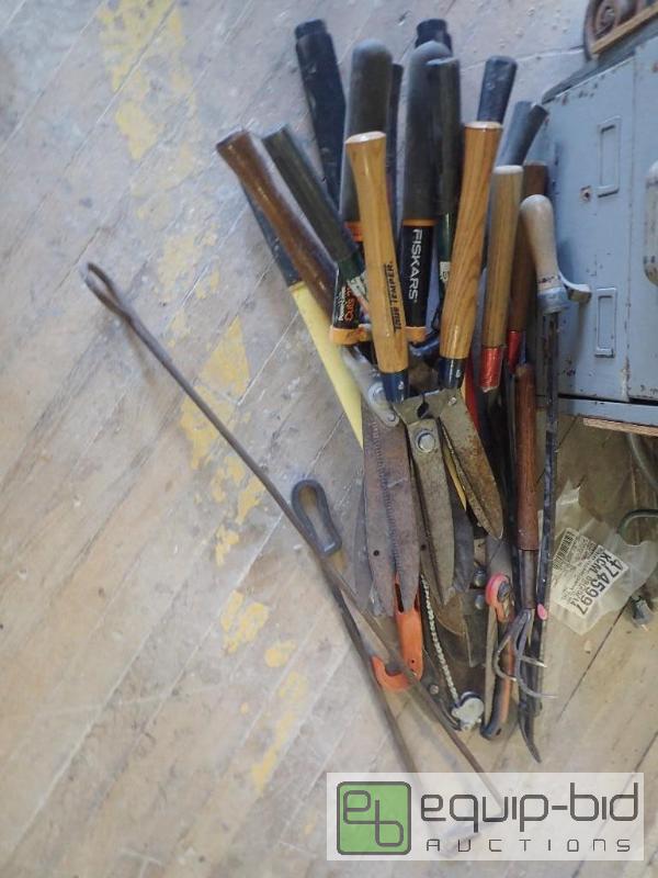 lot 2773 image: Large Lot of Misc Shears,Cutters