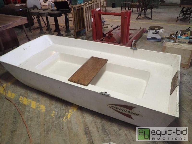 lot 2797 image: Fiberglass Single Seat Boat