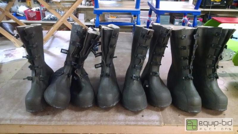 lot 4094 image: 4 pair Boss Rubber Boots size 7, &nbsp &nbsp...