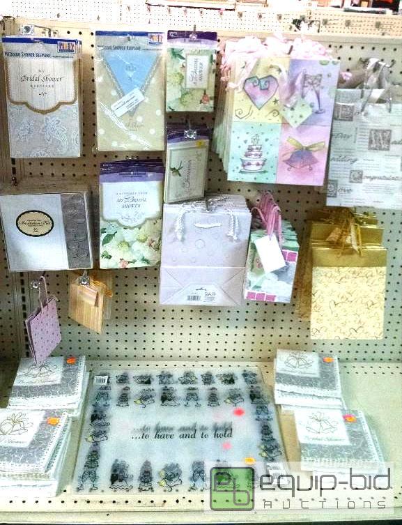 lot 4247 image: Approx 95 wedding items includes, bags,weddin...