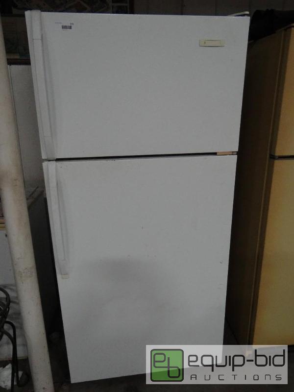 lot 572 image: Refrigerator.  Plugged in and working....