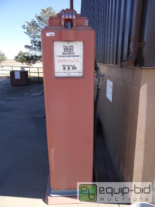 lot 594 image: Antique double sided single nozzle gas pump. ...