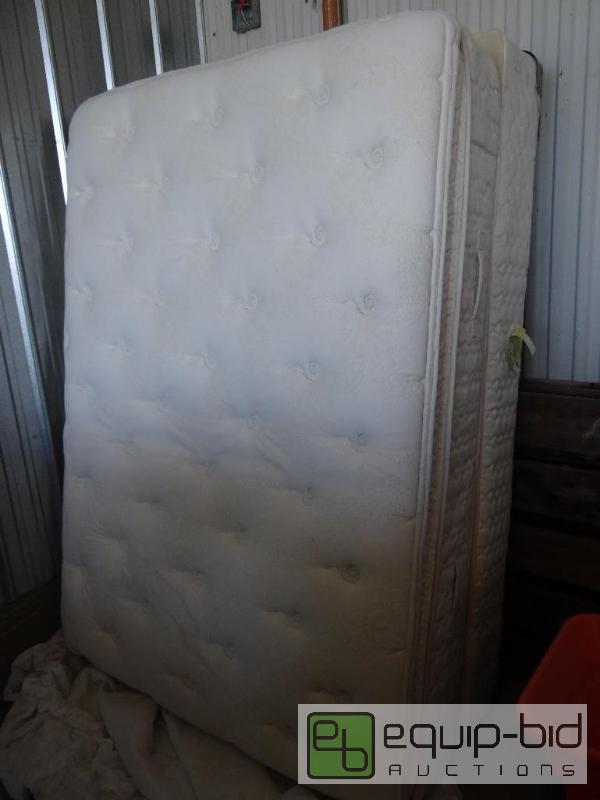 lot 595 image: Full size Sealy 13&quot pillow top mattress ...