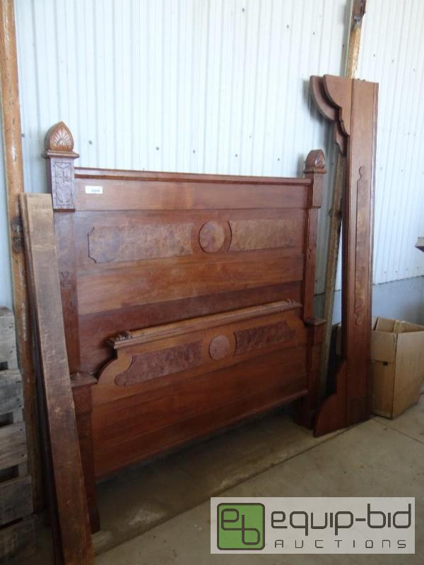 lot 597 image: Beautiful Antique full size bed.  Inlaid head...