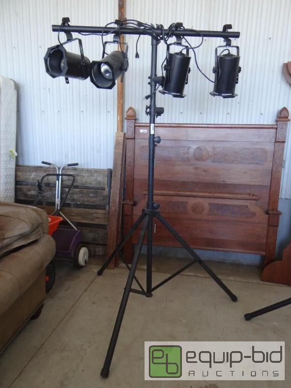 lot 600 image: Stage lighting set with 4 can lights and stan...
