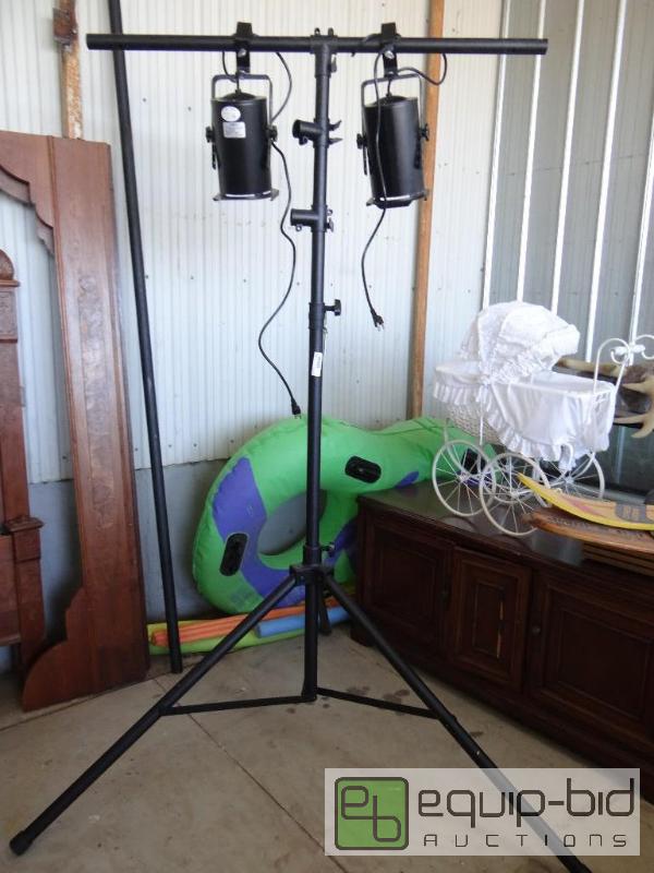 lot 601 image: Stage lighting set with 2 can lights and stan...