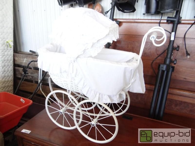 lot 603 image: Vintage looking baby carriage.  30&quot x 28...