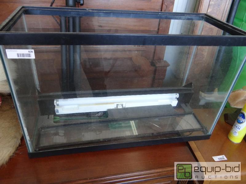 29 gallon aquarium with light and hood.... Very Nice High End Estate