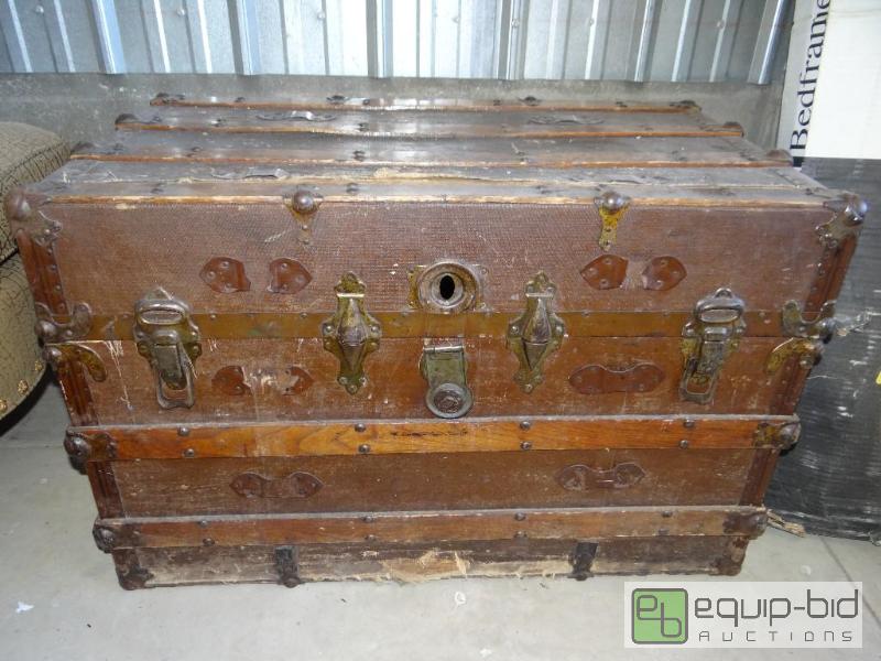 lot 620 image: Lot of 2 big trunks....