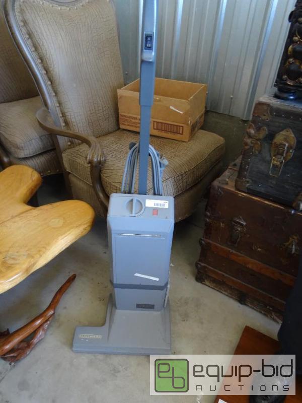 lot 634 image: Electrolux 2500 SR vacuum.&nbsp...