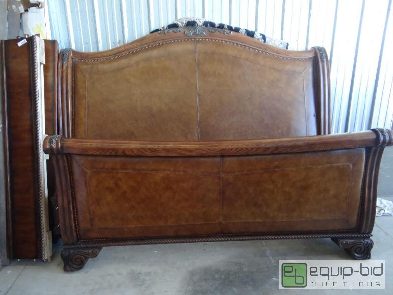 lot 636 image: Beautiful large HENREDON&nbspwood and leathe...