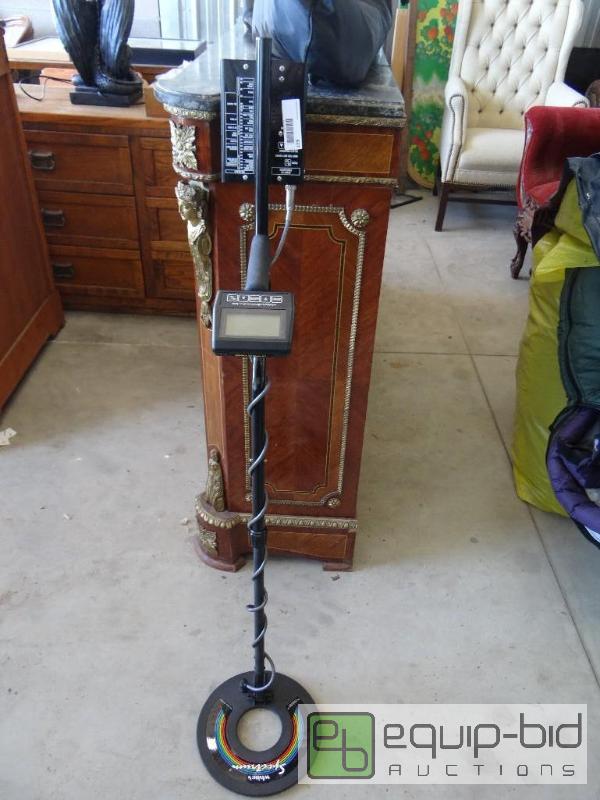lot 637 image: Whites spectrum XLT metal detector with case ...