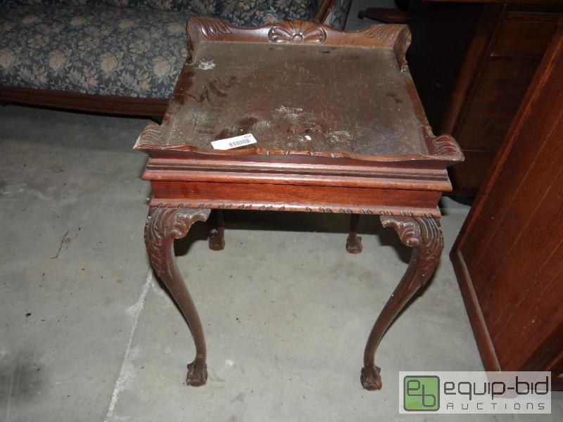 lot 658 image: Vintage carved lamp table.  18&quot x 18&quo...