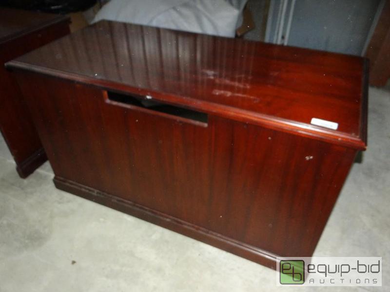 lot 662 image: 3 piece set of office tables....
