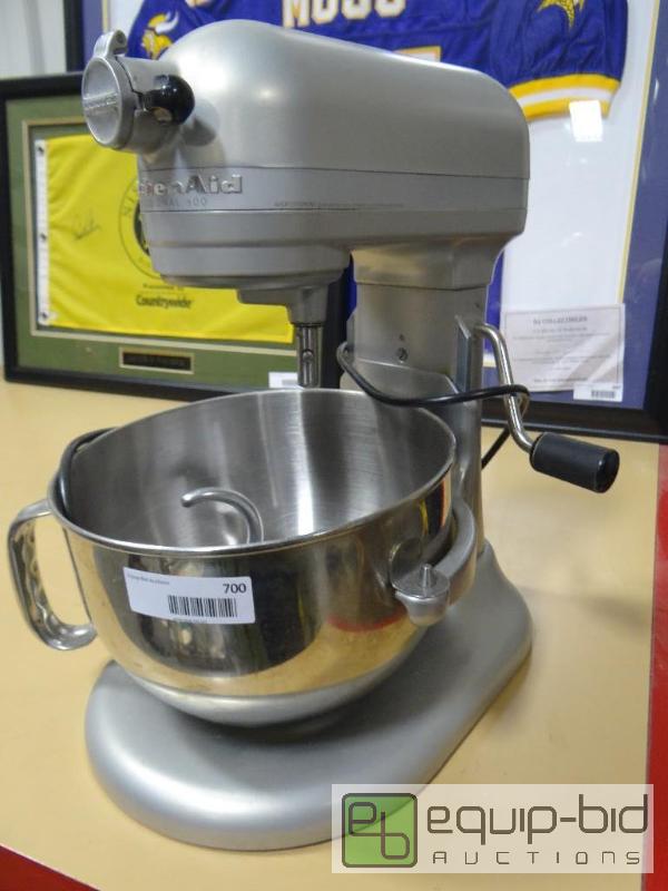 lot 700 image: Kitchen Aid professional 600 mixer with bowl,...