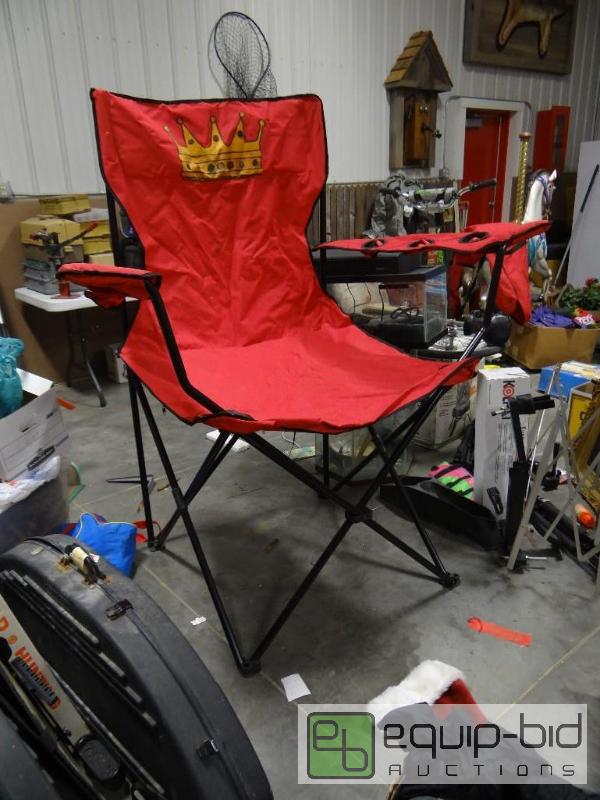 lot 722 image: HUGE kings folding camp chair with carry bag....