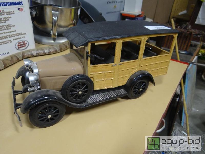 lot 724 image: Whiskey decanter collector car.  15&quot lon...