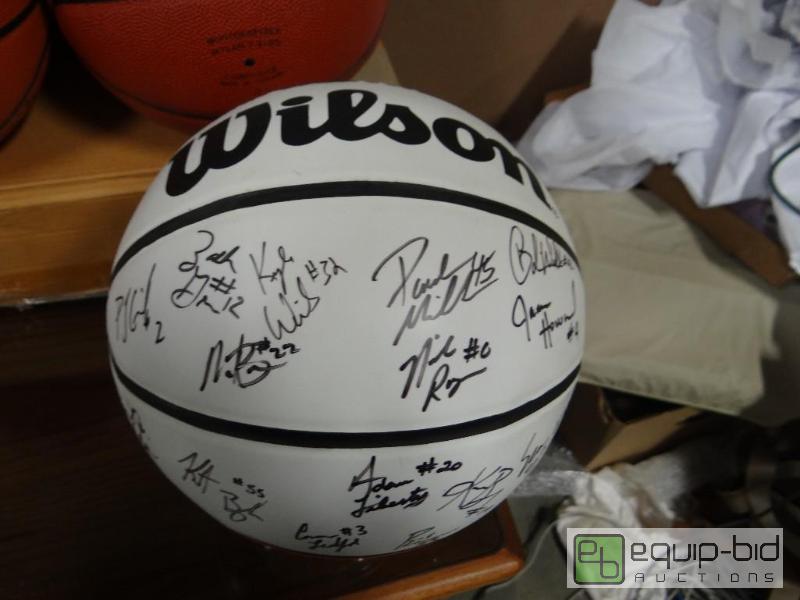 lot 760 image: WSU Shockers 2004-2005 Mens&nbspbasketball t...