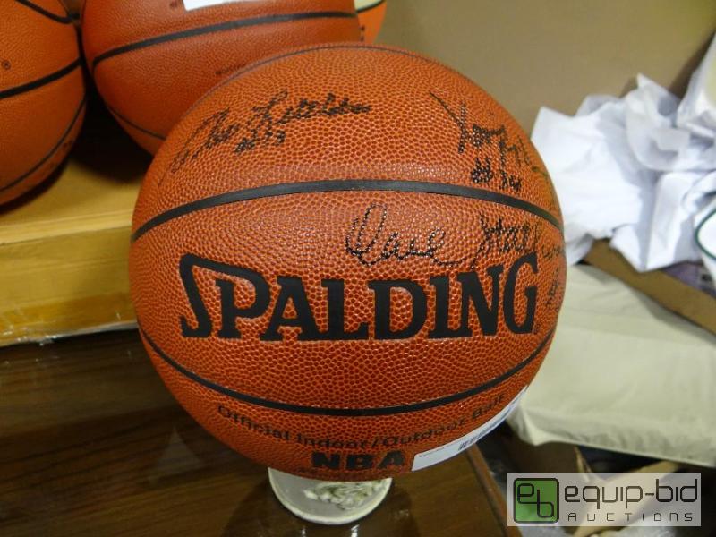 lot 762 image: Team signed full size Spalding basketball....