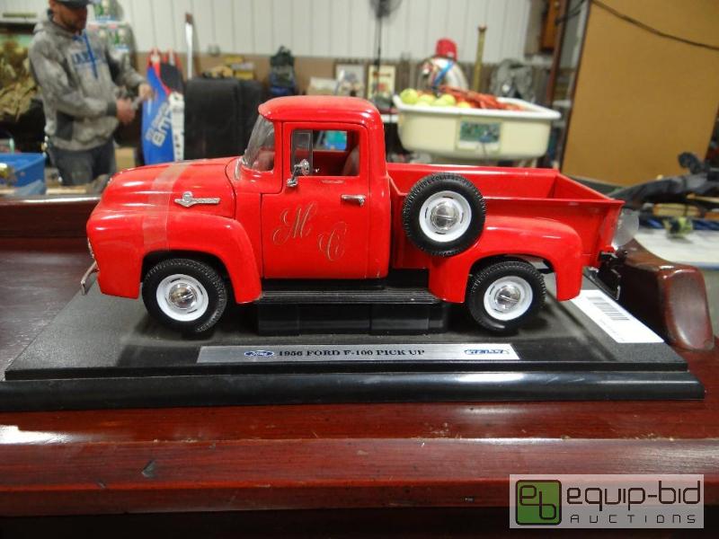 lot 768 image: 124 scale 1956 Ford F-100 pick up truck....