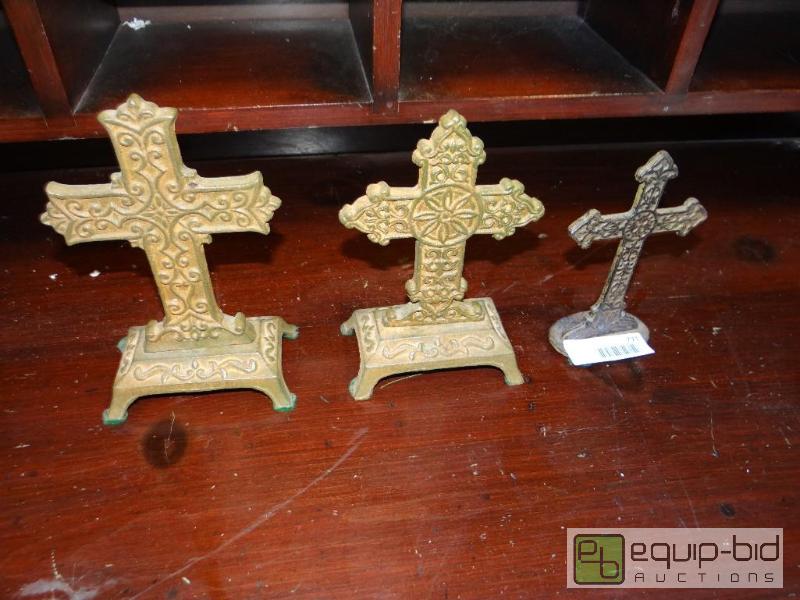 lot 771 image: Lot of 3 metal crosses. Tallest is 8&quot...