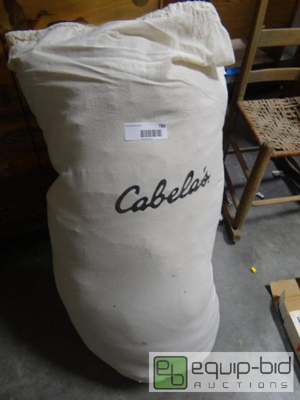 lot 786 image: Cabelas brand sleeping bag with carry bag....