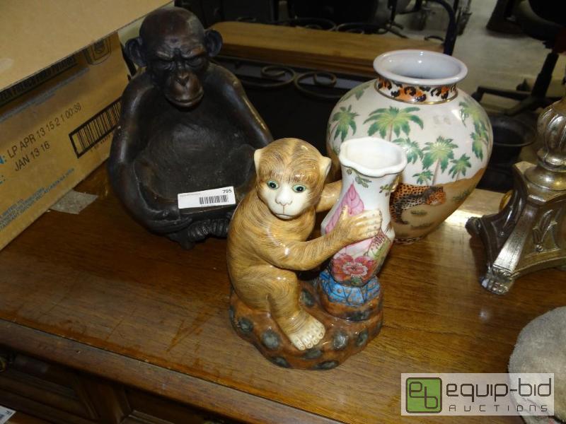lot 795 image: 3 piece of wildlife theme home decor....