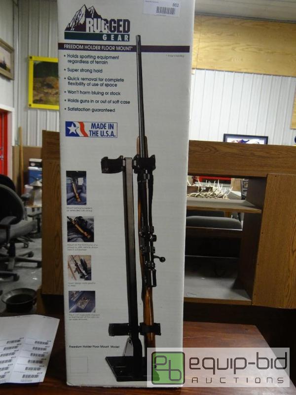 lot 802 image: New in box freedom holder floor mount gun rac...
