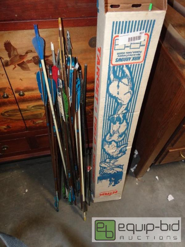lot 807 image: Lg lot of various arrows....