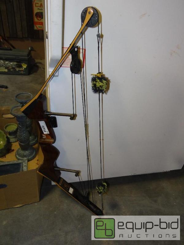 lot 810 image: Browning Explorer I compound bow....