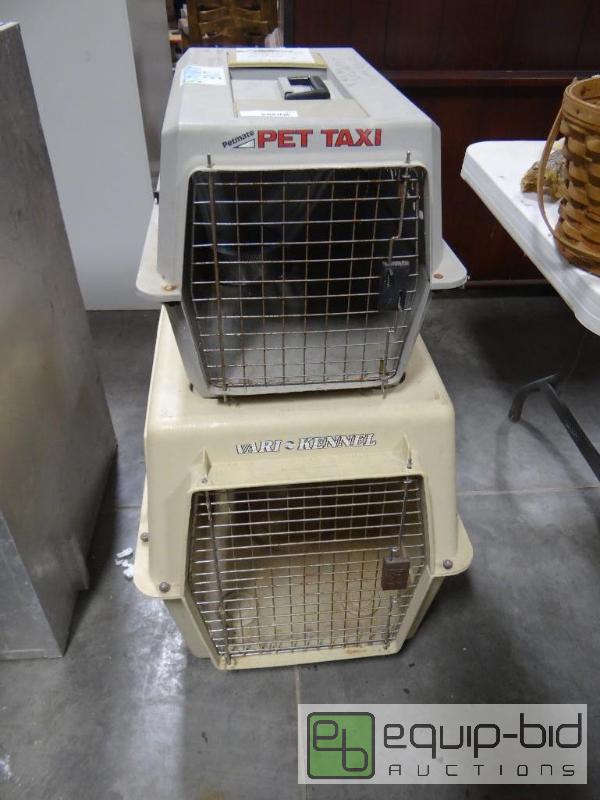 lot 814 image: Lot of 2 pet crates....