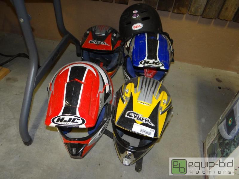 lot 818 image: Lot of 5 ATV helmets.&nbsp...