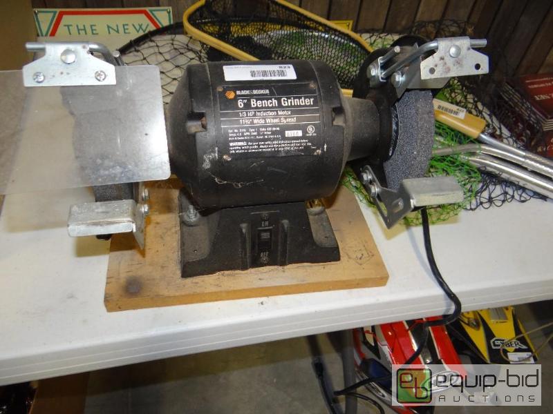 lot 823 image: Black &amp Decker 6&quot bench grinder....