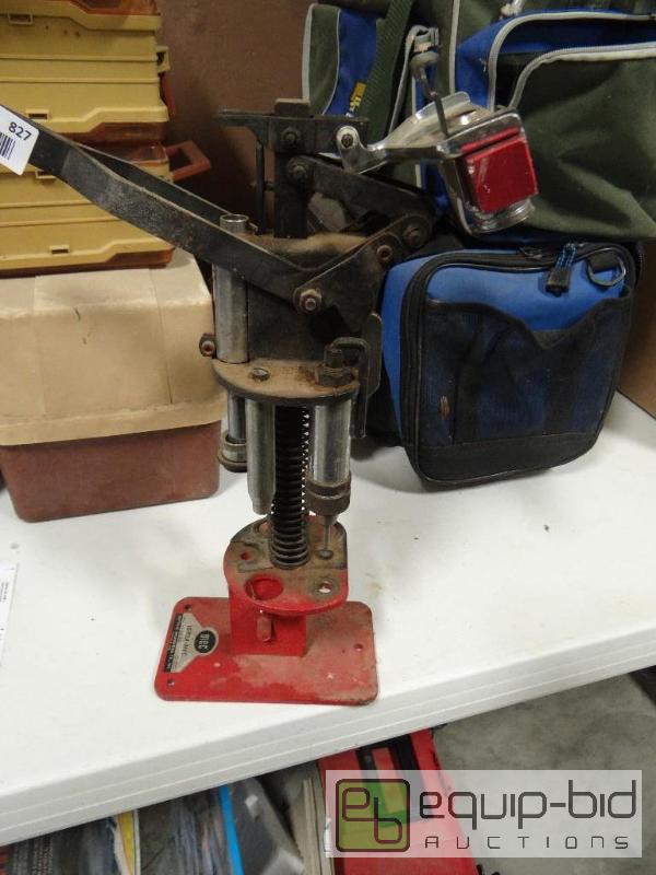 lot 827 image: Versa-Mec reloader....