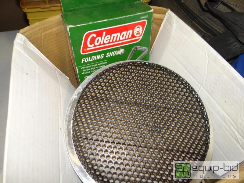 lot 841 image: 4 Coleman heaters and 1 new folding camp shov...