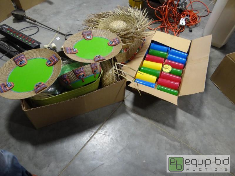 lot 861 image: Lot of tiki&nbspparty decor and supplies....