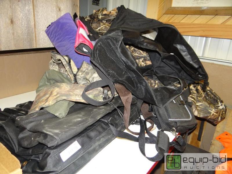 lot 870 image: Large lot of various bags, luggage....