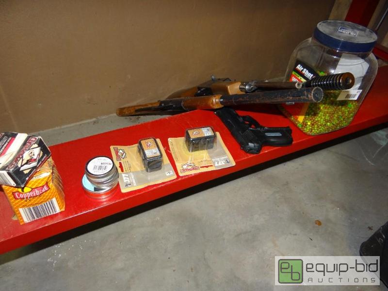 lot 871 image: Lot of 4 air guns and various BBs and pellet...
