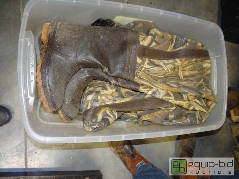 lot 872 image: 2 pairs of Cabelas Waders....