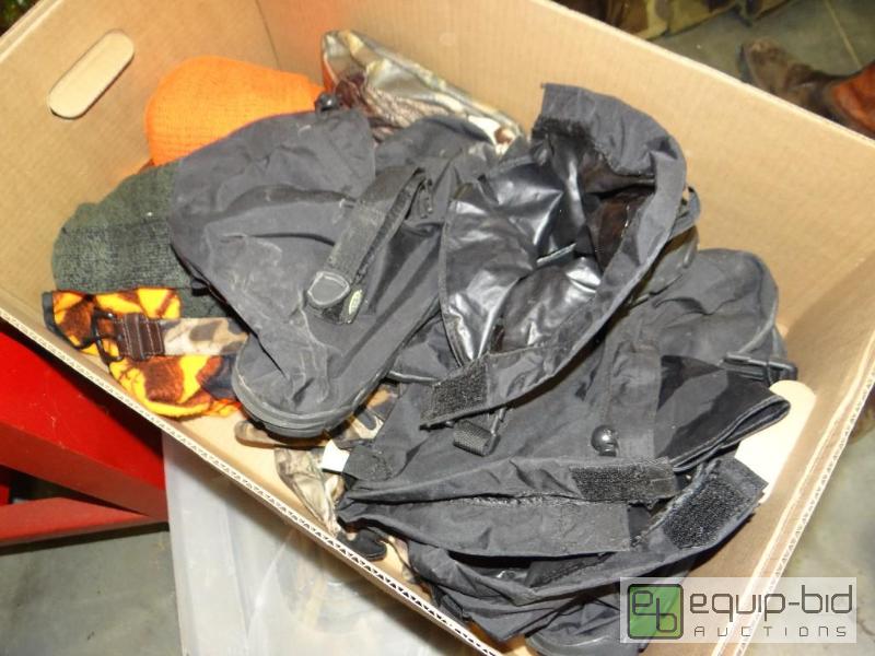 lot 873 image: Lot of various hats and gloves....