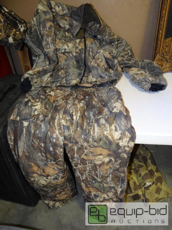 lot 875 image: Camo pants and coat set.  Pants are 36 tall....
