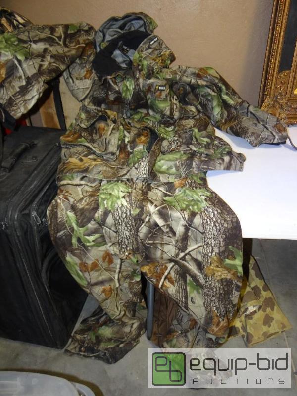lot 876 image: Gortex Camo Bibs and coat.  Bib is XL and coa...